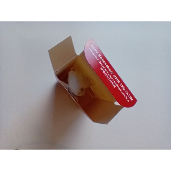 NIB 2020 Hallmark Keepsake Linus Peanuts Gang Miniature Christmas Ornament - Picture 8 of 11